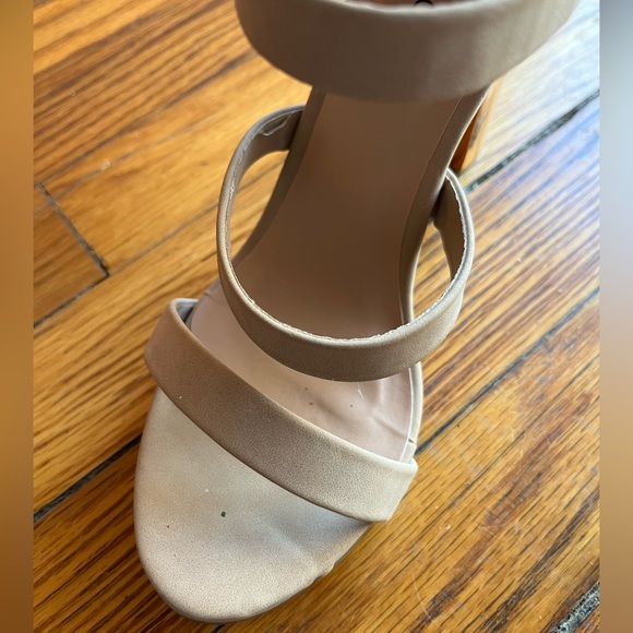 Nude and Gold 4 in. Strappy Heels • Size 7 - Picture 6 of 7